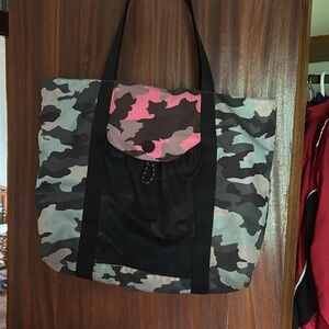 Lululemon Take It On Tote 24L - Camo Guava